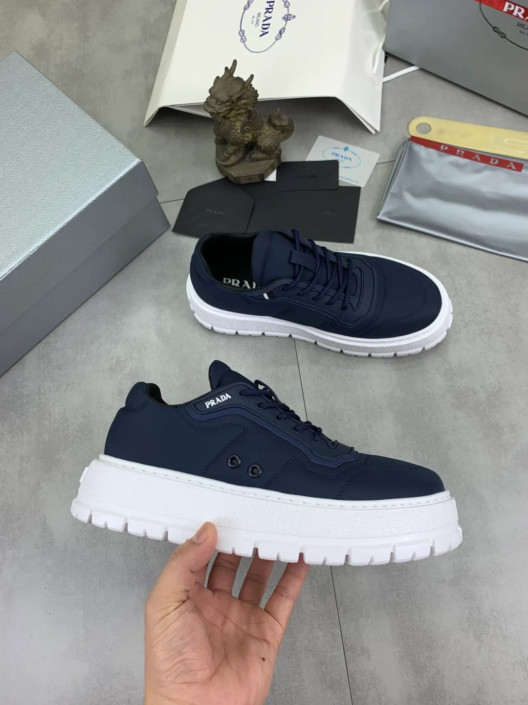 Men's men's shoes 💰P580💰 [New style] popular models are on the official website, 🆘 Trendy brand (Prada) mainly promotes popular models, avant-garde and versatile fashionable men's shoes private version mold opening, cowhide surface splicing 1:1.. Fashionable and simple, original imported cowhide lining cowhide feet; the atmosphere and personality are more fashionable, eye-catching and pursuing class. It will subvert the old idea and be a must-have for fashionistas with you! Must keep it for yourself! Tall and comfortable, large and low, high-end quality workmanship. Number of yards: 38-45 4️⃣optional.